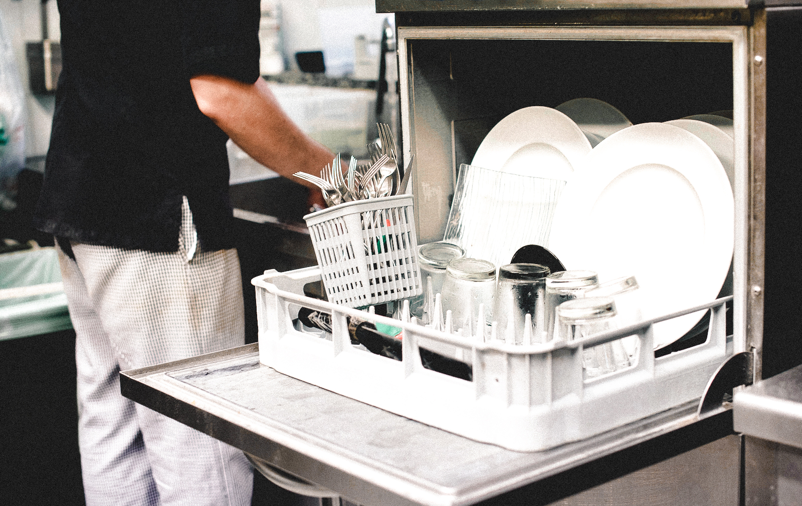Need Fast Dishwasher Work Learn How To Land Your First Job