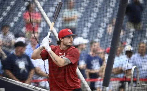 How to use Dylan Crews effectively MLB The Show 25 easy strategies.